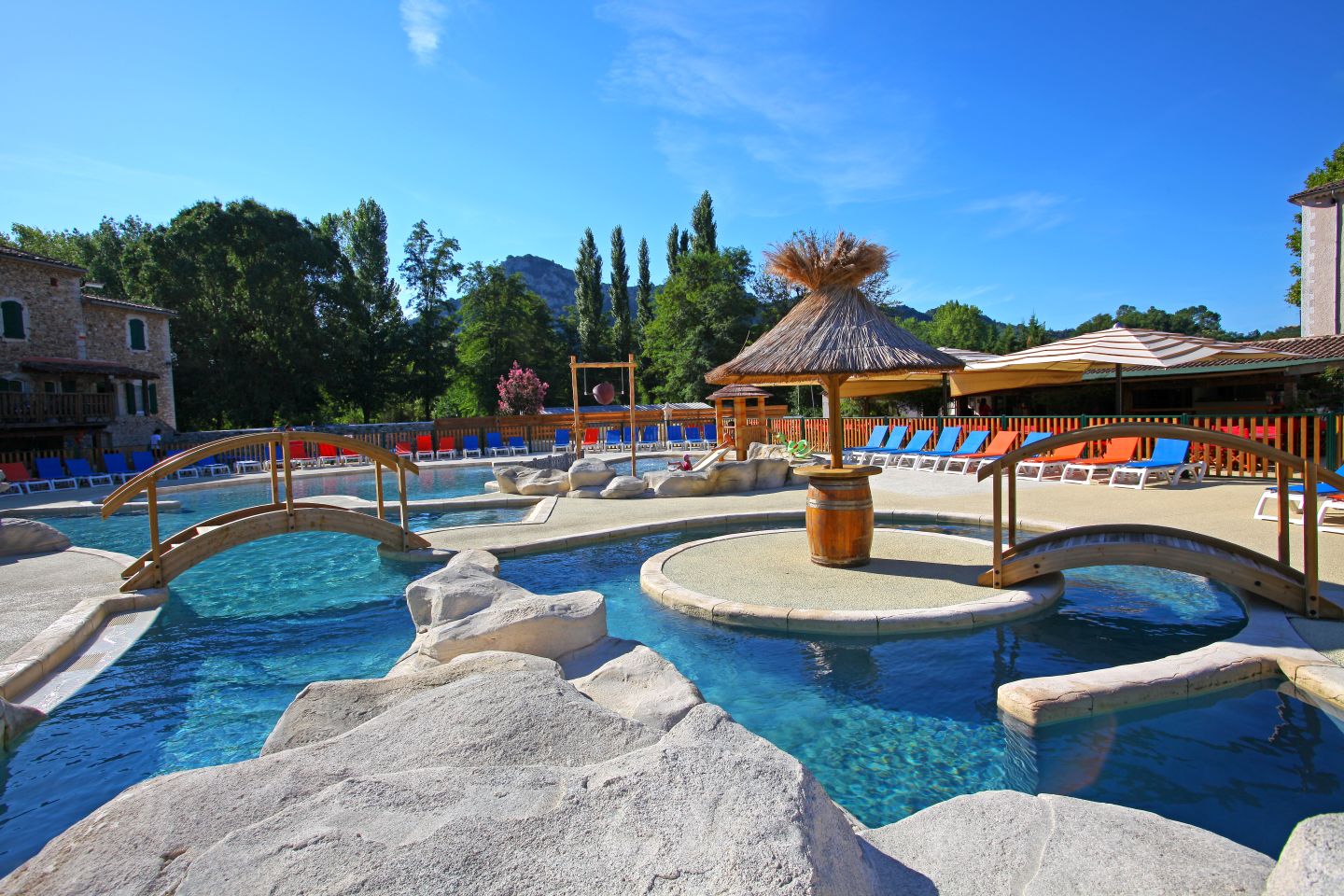 Parc aquatique du camping Le Castel Rose : détente et jeux