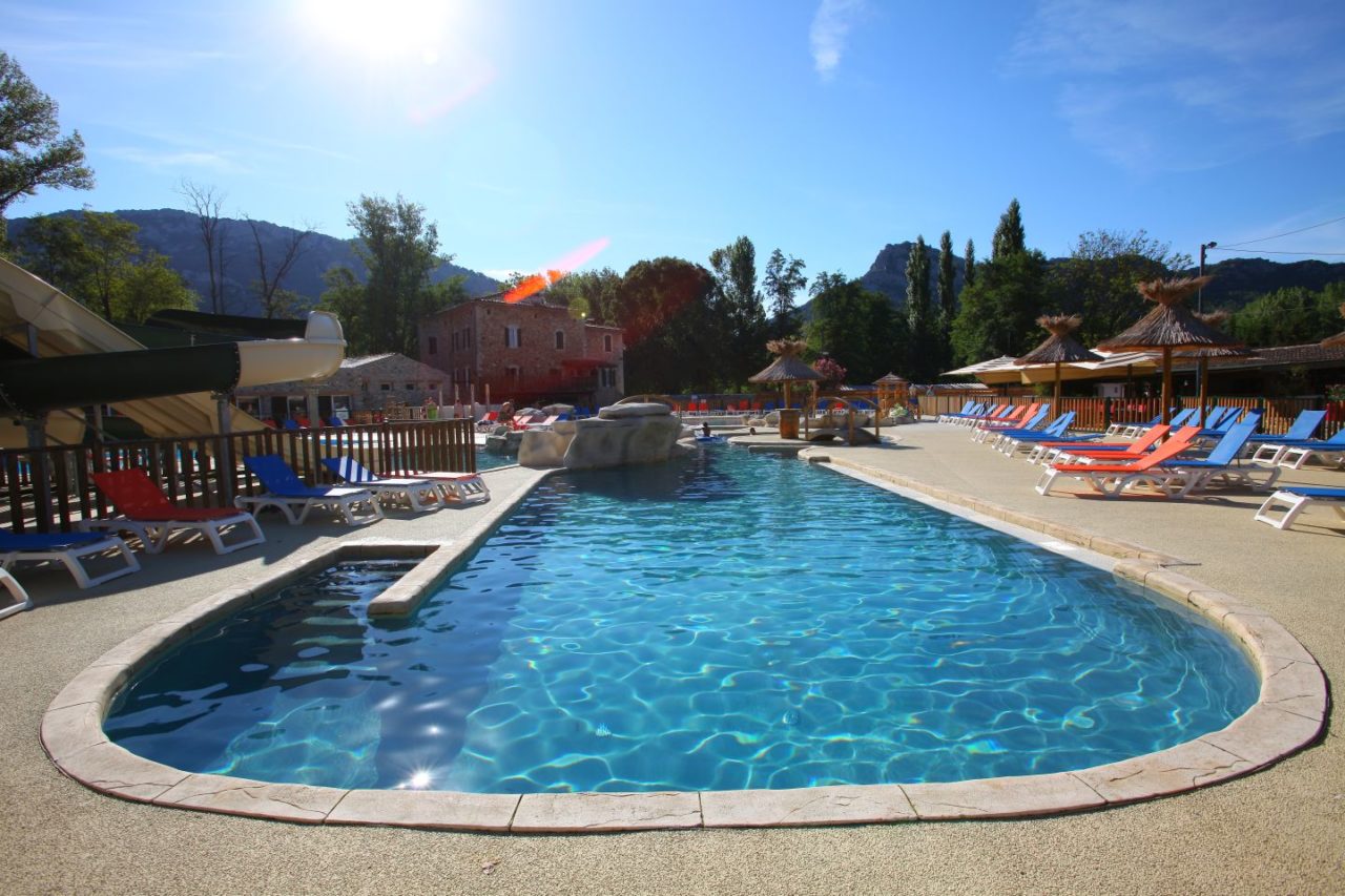 Parc aquatique du camping Le Castel Rose : détente et jeux
